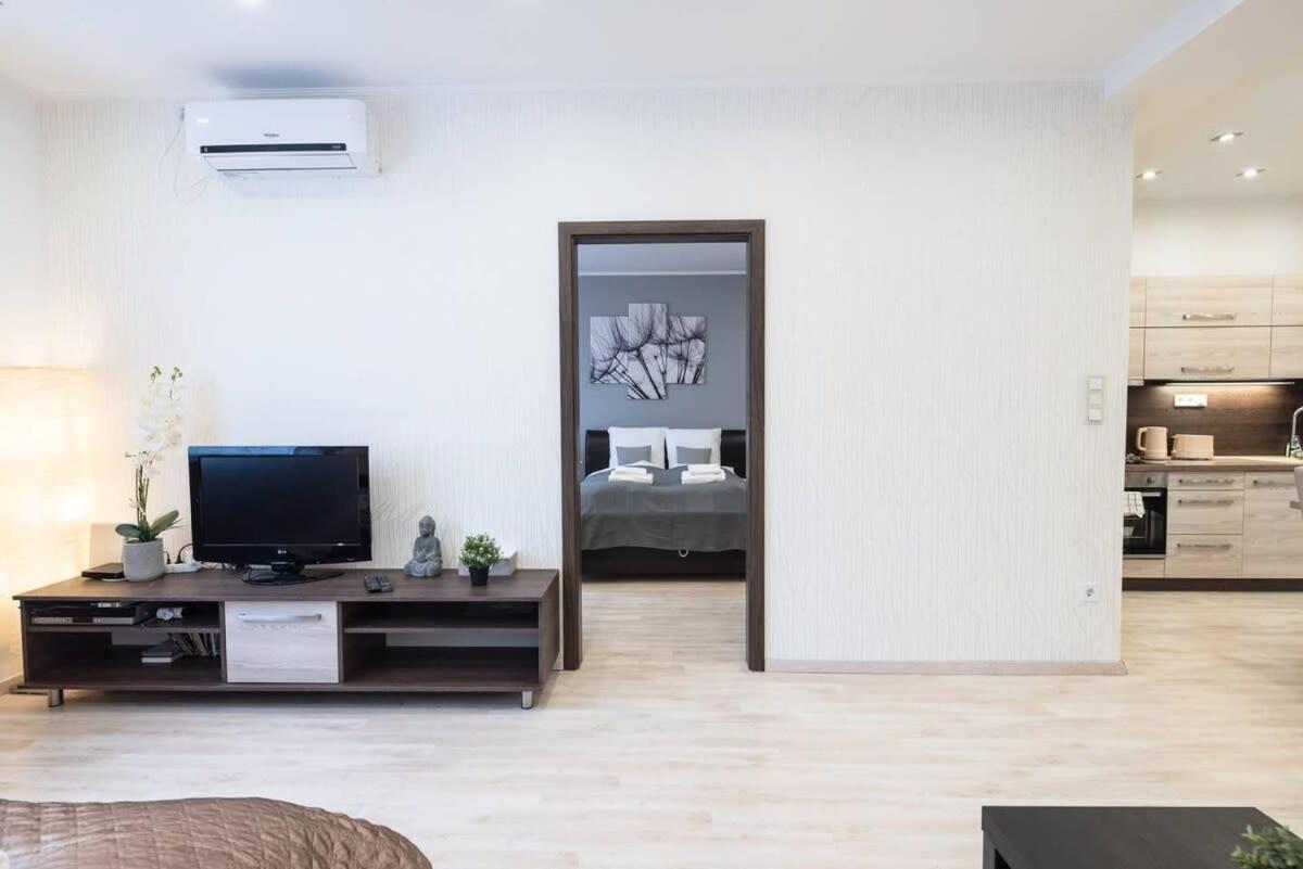 Very Modern And Cozy Ac דירה *