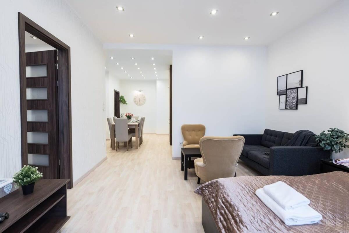 Very Modern And Cozy Ac דירה